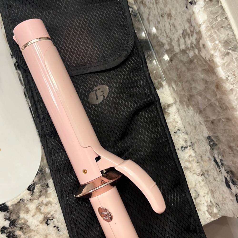 Pink T3 1.25 in curling iron